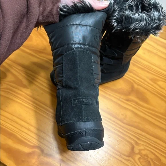 The North Face Black Winter Boots with Fur Trim - Picture 3 of 14